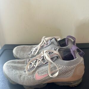 Nike Air VaporMax 2021 Flyknit Low Wolf Grey Pink Glaze 5Y